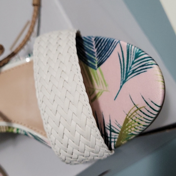 Heels - Picture 6 of 6